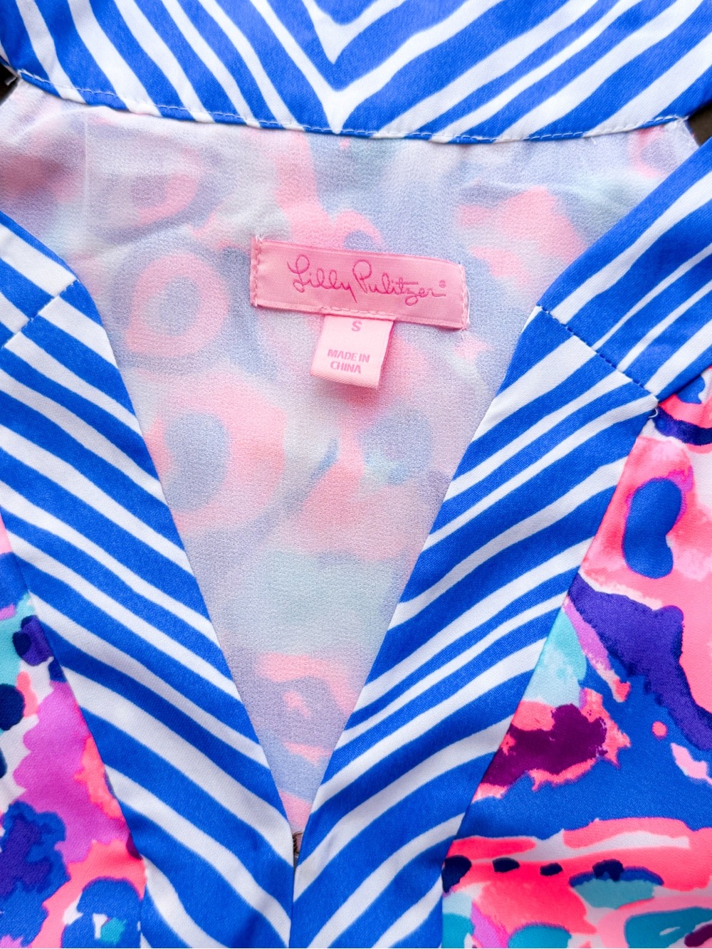 Lilly Pulitzer Pink Blue Abstract Print Sleeveless Top Striped V Neck S EUC - Picture 3 of 7